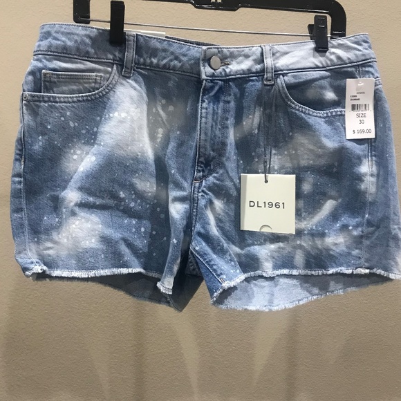 NWT DL1961 Karlie Boyfriend short color is Dunbar - Picture 1 of 11